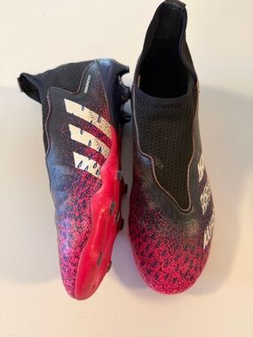 adidas Predator Demonscale Youth Soccer Cleats Size 5 Black Pink Laceless